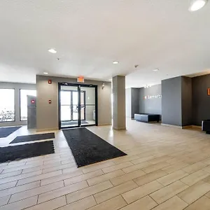 Bright Luxe Condo, Ac, Floor, King Bed, Balcony! Apartment Edmonton