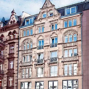 Five Elements And Capsules Frankfurt Alemanha